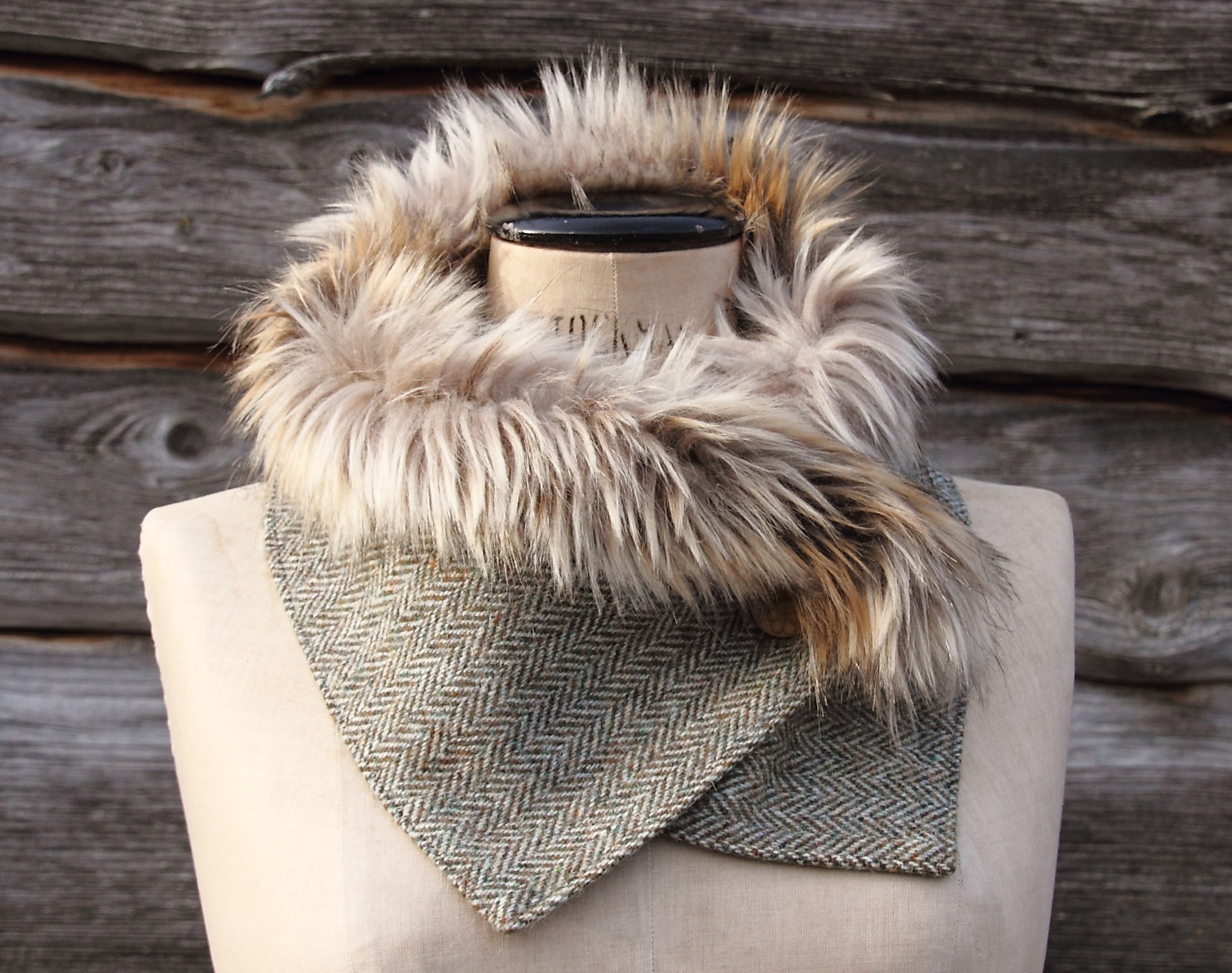 Harriet Hoot Harris Tweed Lovat Neck Wrap